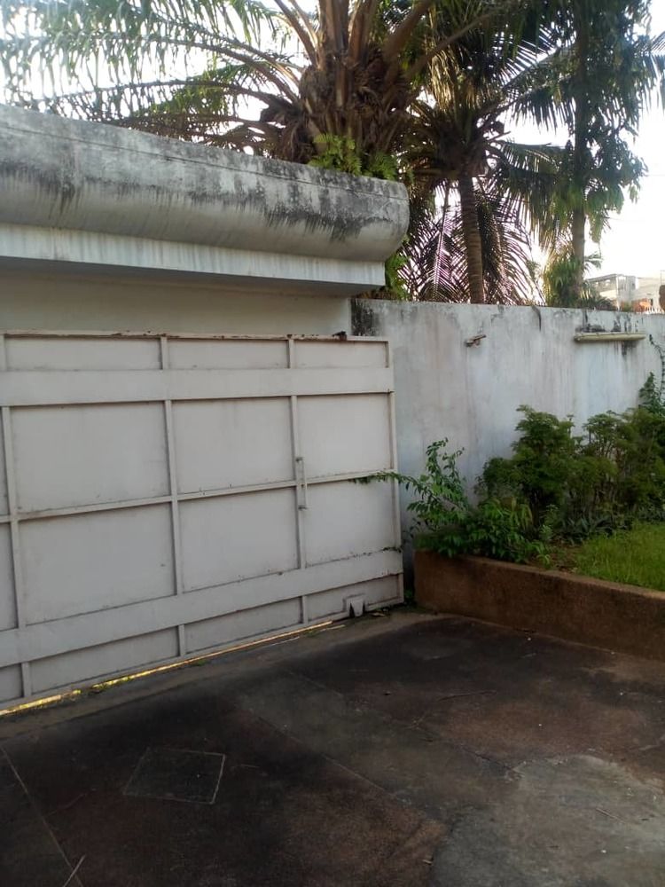 Grande Villa Basse De 5 Pièces Plus 1 Dépendante À Vendre