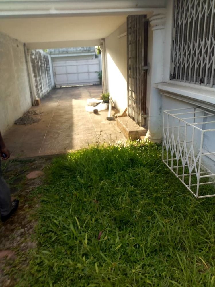 Grande Villa Basse De 5 Pièces Plus 1 Dépendante À Vendre