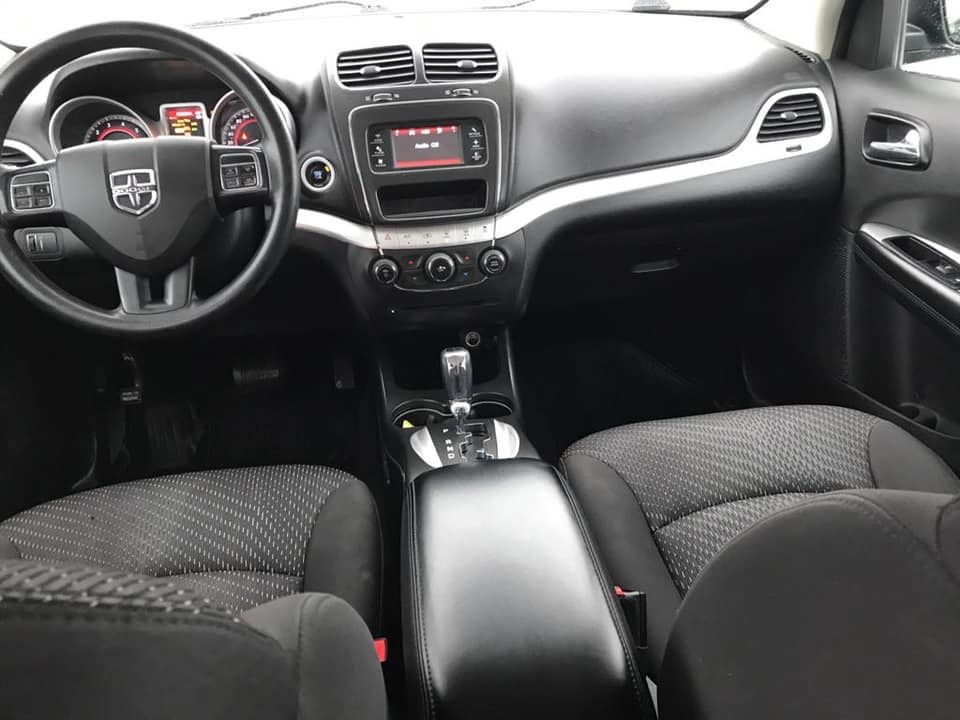 TRES BELLE VOITURE DODGE JOURNEY ,BIEN POUR VOUS ET LA FAMILLE,ANNEE 2014,ESSENCE,BOITE AUTOMATIQUE CLIMATISATION DORINE, PRX HORS TAXE. RENDEZ-VOUS A ELITE AUTO GRAND CARREFOUR DE FAFYA,NON DE LA FAMILLE SAINT GEORGES. APPELEZ VITE