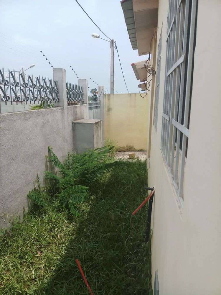 Villa À Louer De 4 Pièces À Bingerville