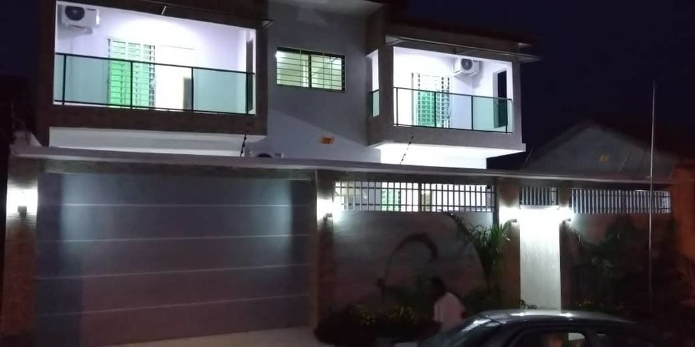 Belle Villa de 7 pièces de Haut standing (Cité Promogim Feh Kessé)