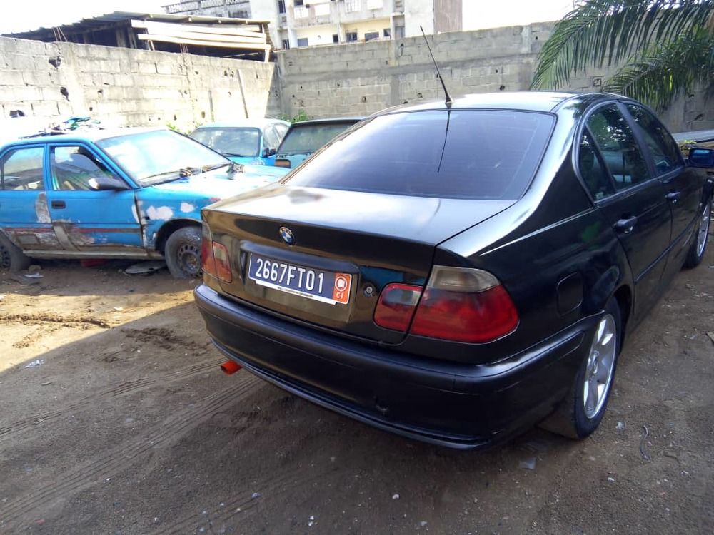 bmw e46 bleu en très bon état