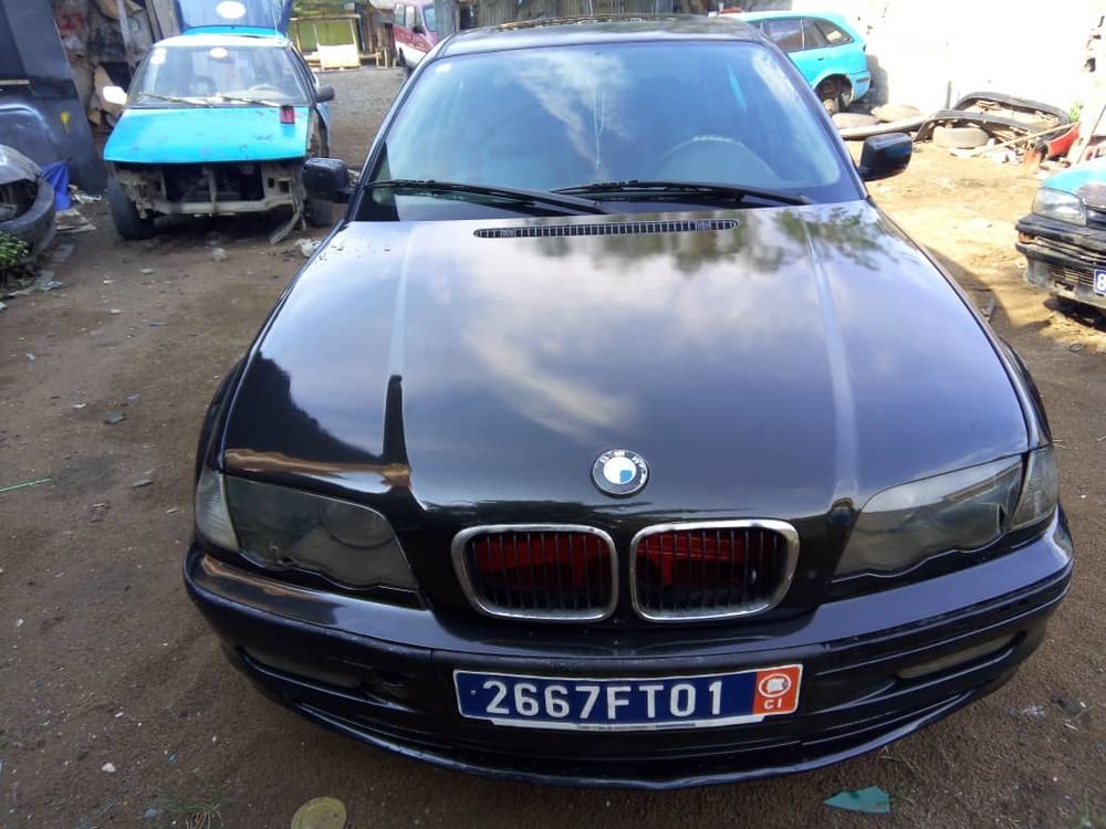 bmw e46 bleu en très bon état