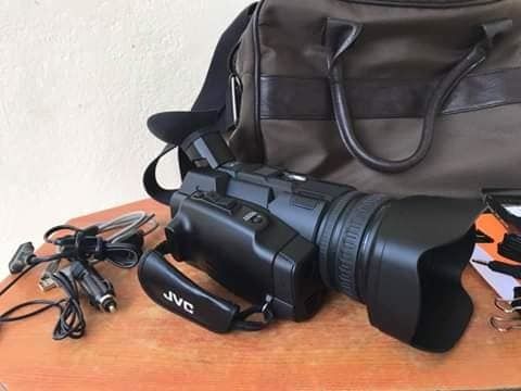 JVC GY-HM170E Caméscope 4K Ultra HD avec zoom optique 12x et HDMI