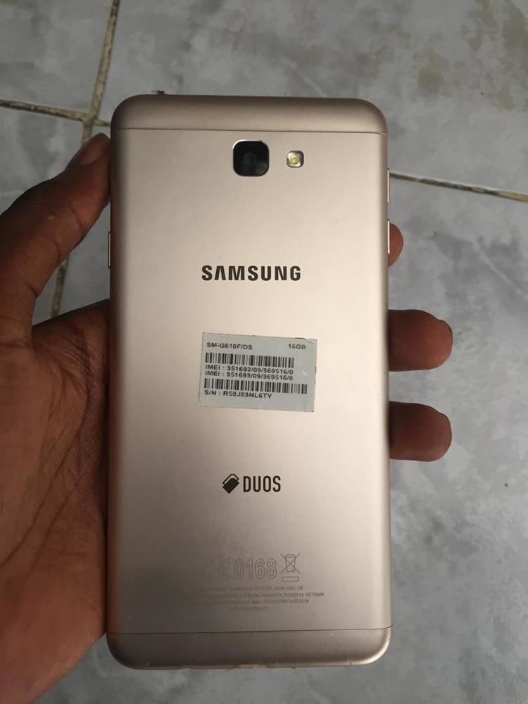 Samsung J7 prime quasi neuf