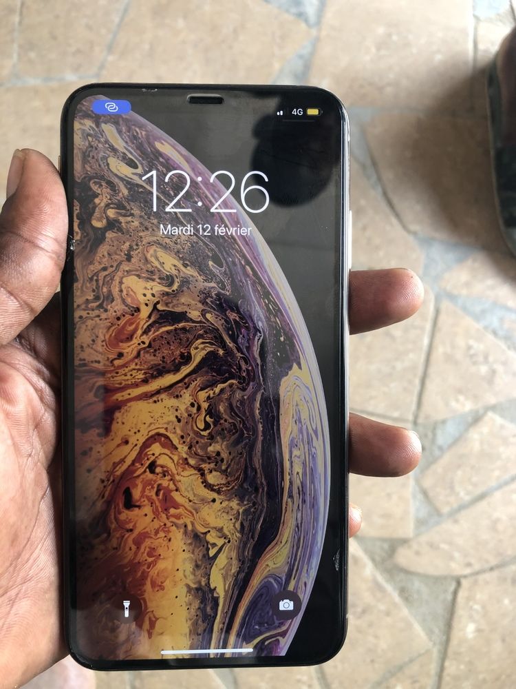 IPhone XS  max dos fissurée