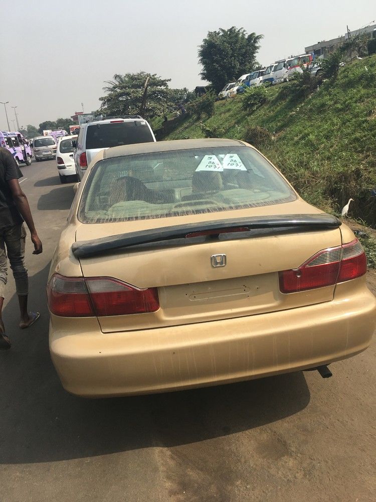 Honda accord 1999 cs en très bon état prix négociable