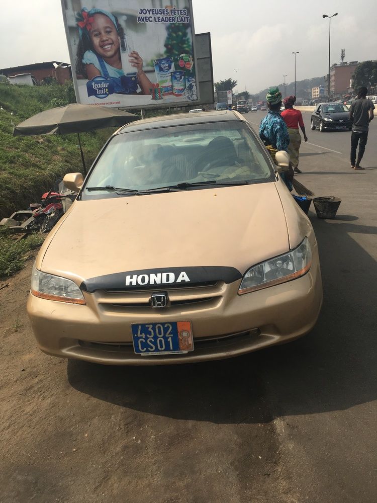 Honda accord 1999 cs en très bon état prix négociable