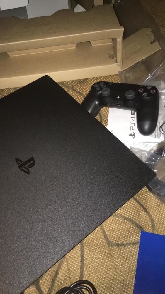 **PS4 SLIM 500GO KAZI NEUF DANS CARTON**