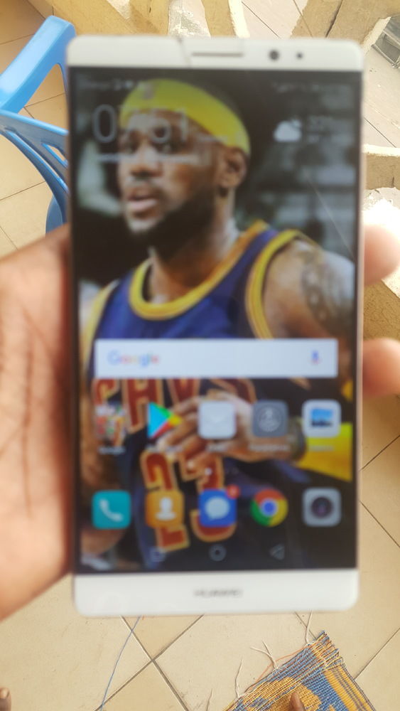 Vente de mon huawei mate 8 pro 64gb rom 4 gb ram dual sim avec emprunt digitale