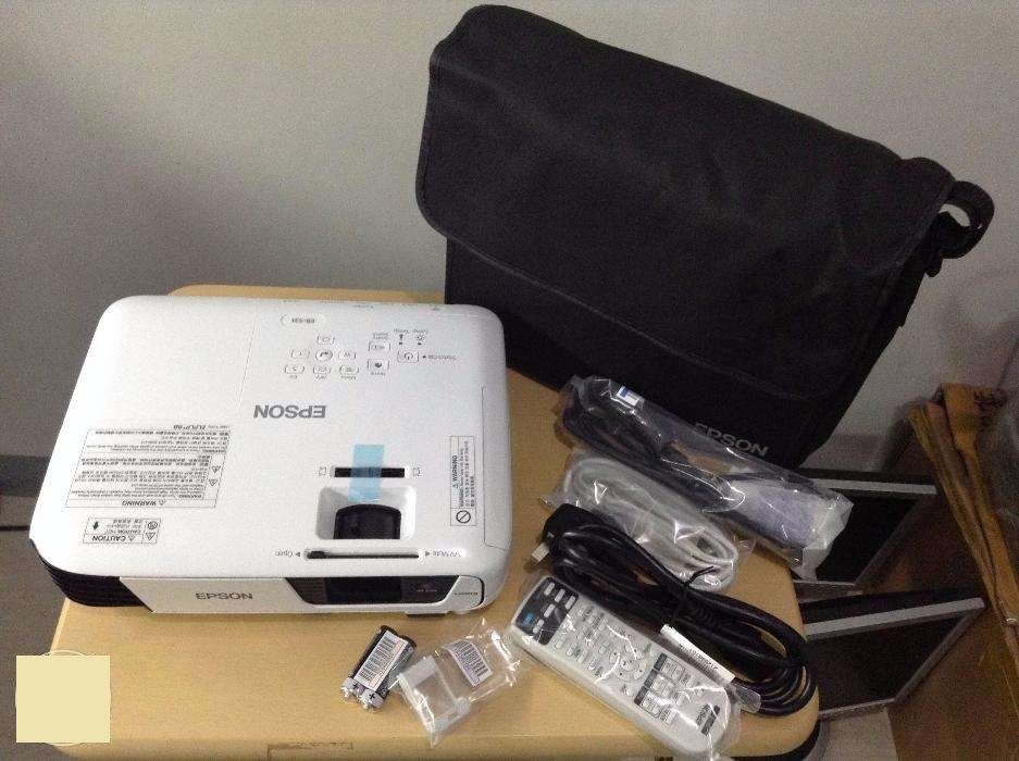 Projecteur vidéo epson EB-S04 avec wifi+HDMI+USB neuf dans carton