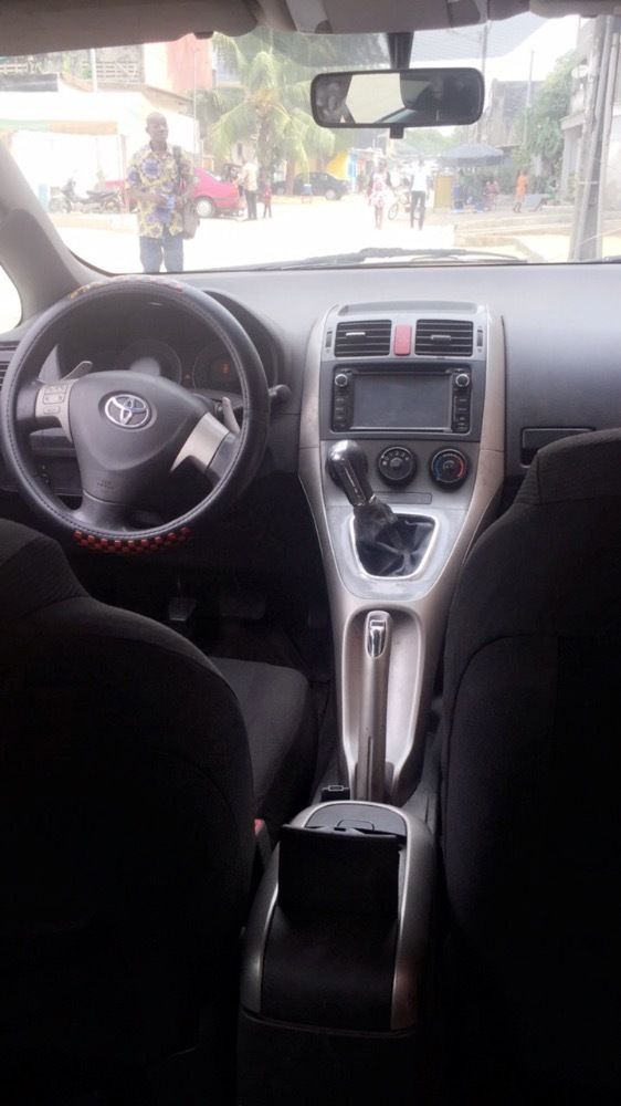 Toyota auris couleur grise