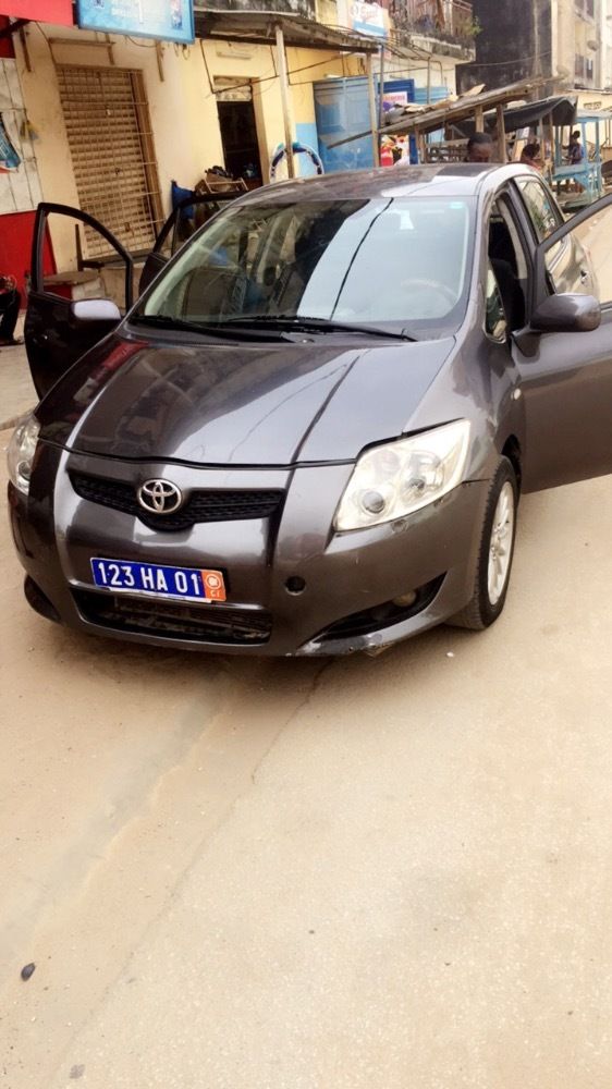 Toyota auris couleur grise