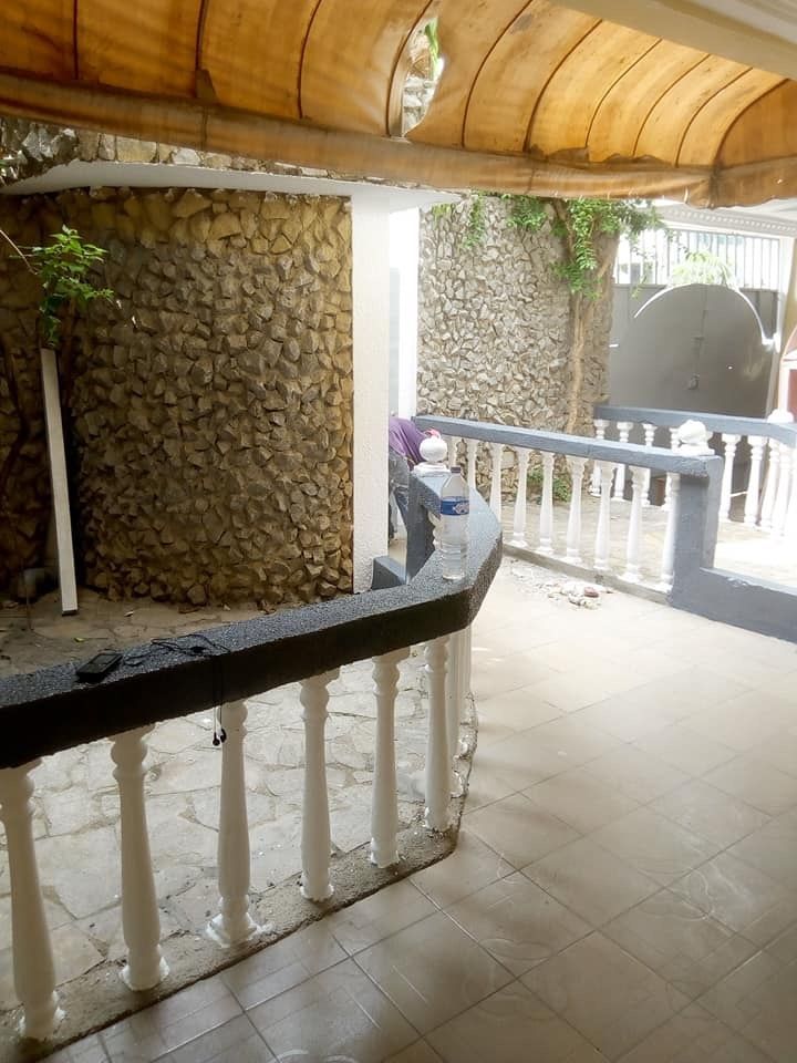 Location Villa Duplex 4 Pieces + 1dp+cour Bonoumin Abri 2000