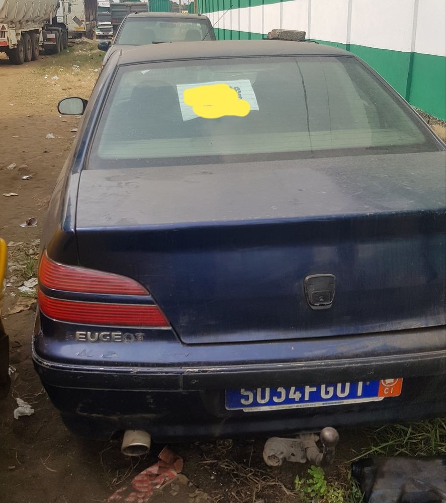 Peugeot 406 accidenté