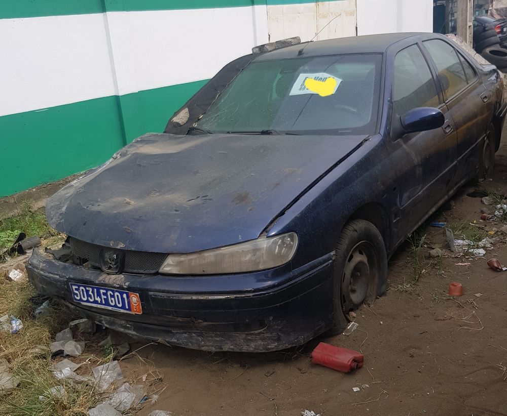 Peugeot 406 accidenté