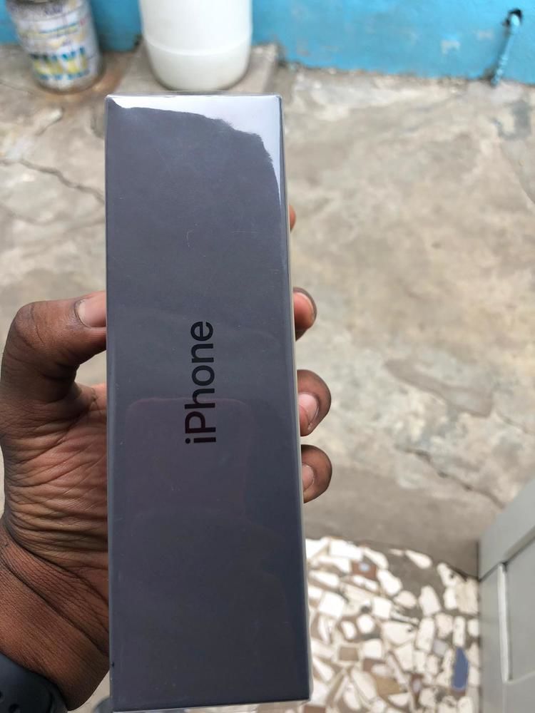 iPhone 8 64giga scellé