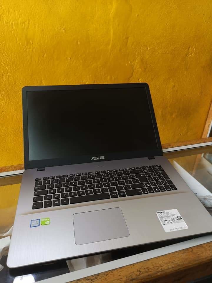 Asus VivoBook core i7 8ème génération casy neuf