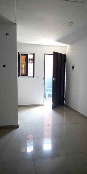 Belle Maison Basse De 2 Pièces a Louer a Akouedo en Bordure De Voie