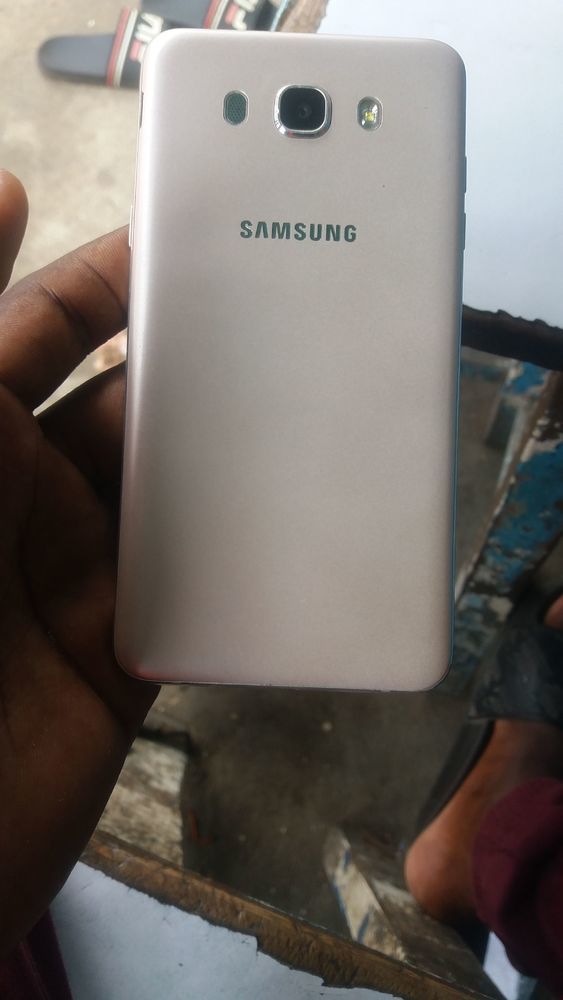 Samsung Galaxy j7 2016 une Sim fissuré