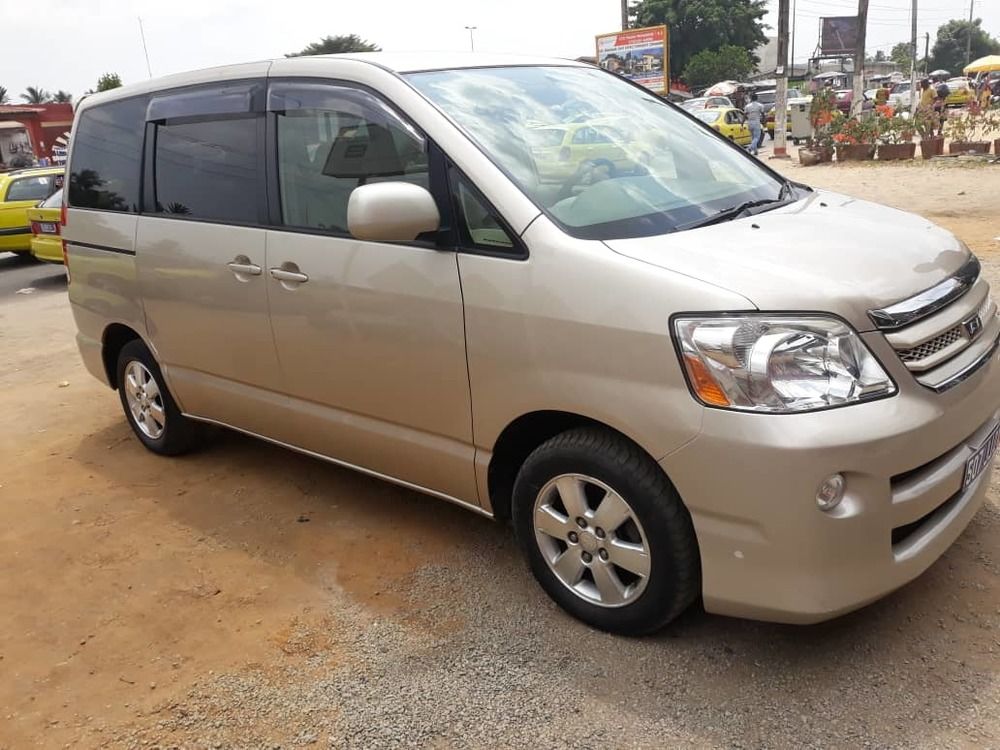 Toyota Noah Mod 2001