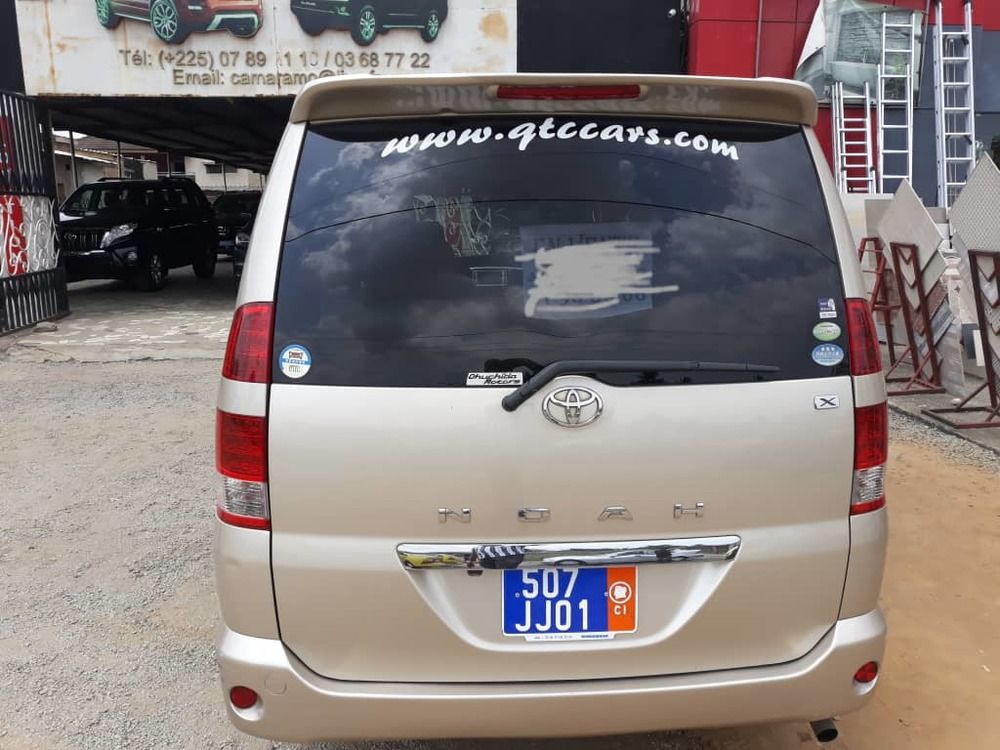 Toyota Noah Mod 2001