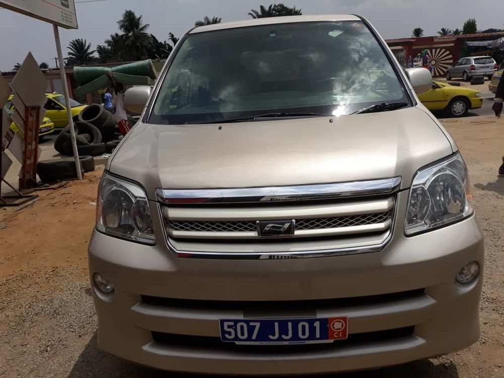 Toyota Noah Mod 2001