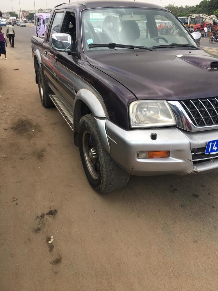 mitsubishi l200 hs en très bon état prix négociable