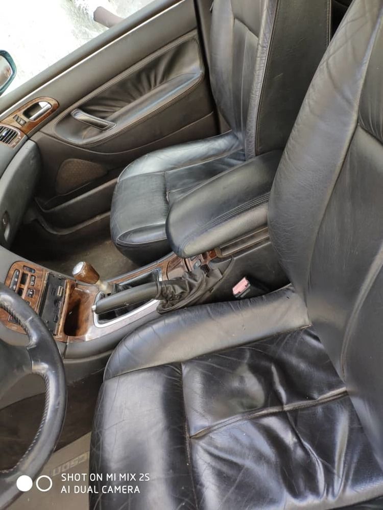 Peugeot 607 verte 2001