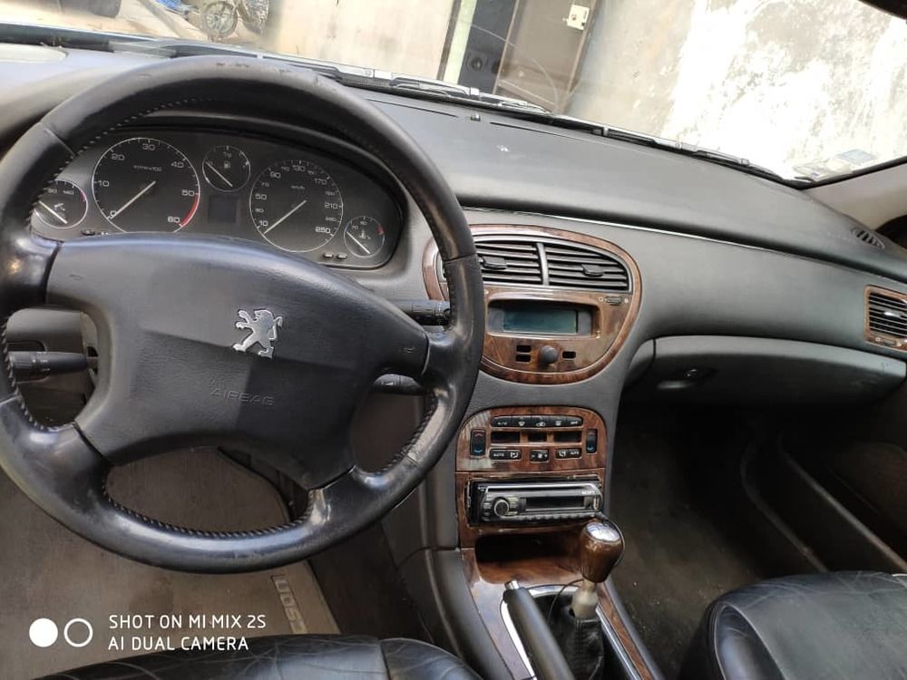 Peugeot 607 verte 2001