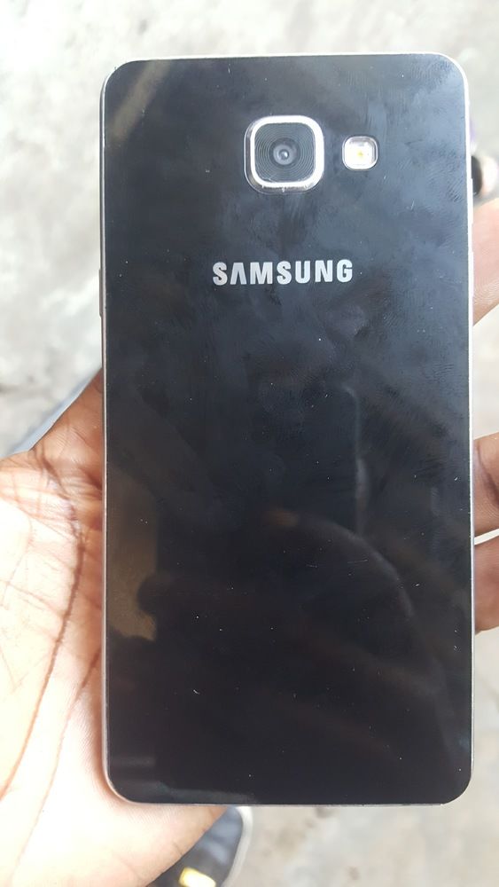 Vente d'un samsung A5 2016 duos 4g propre avec emprunt digital