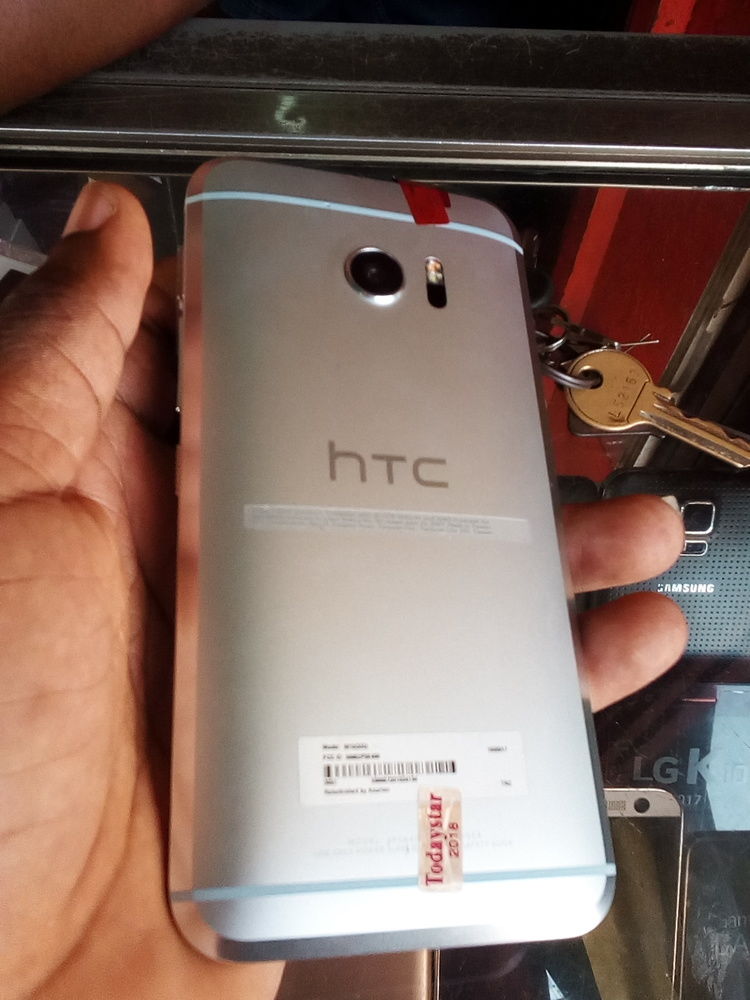 Htc one m10 32gb ram4 neuf