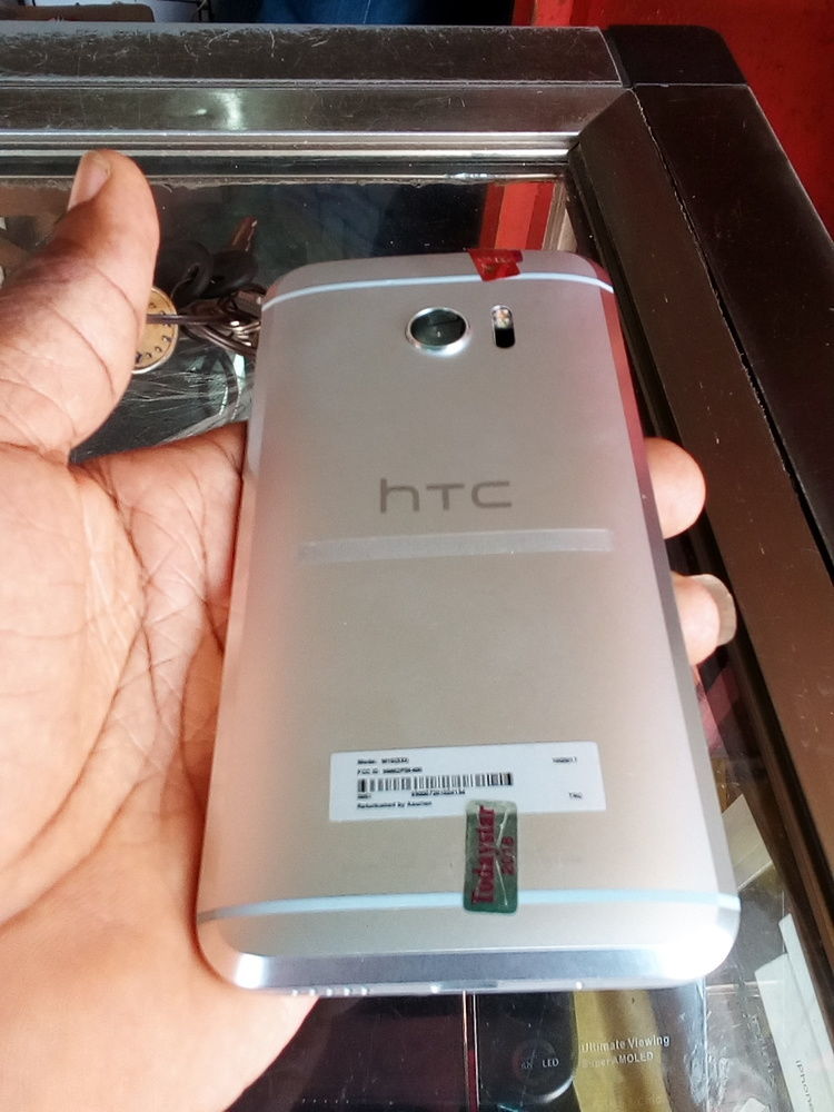 Htc one m10 32gb ram4 neuf