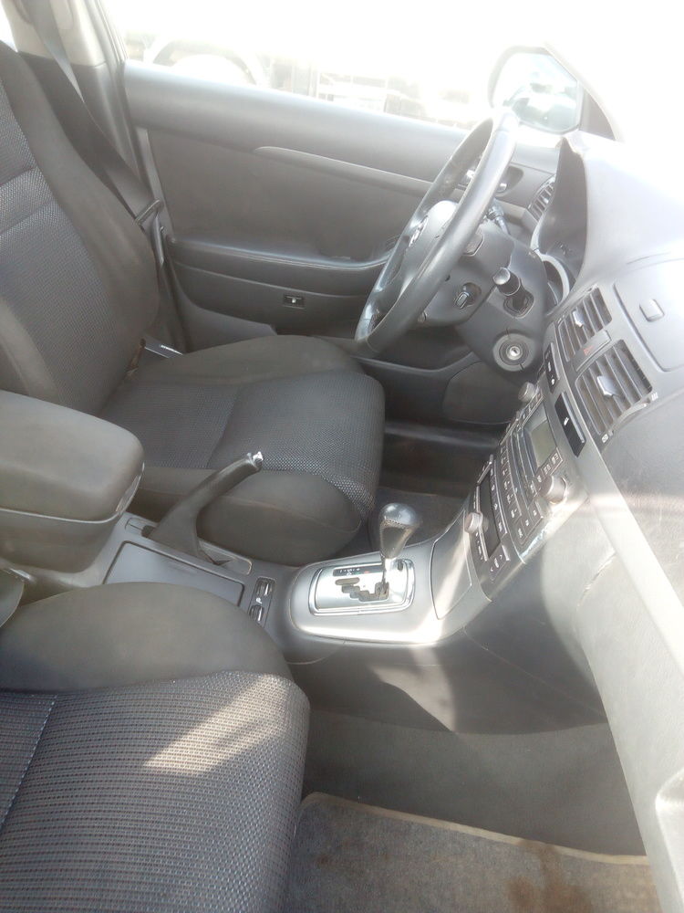 oui elle est dispo la Toyota boite automatique .