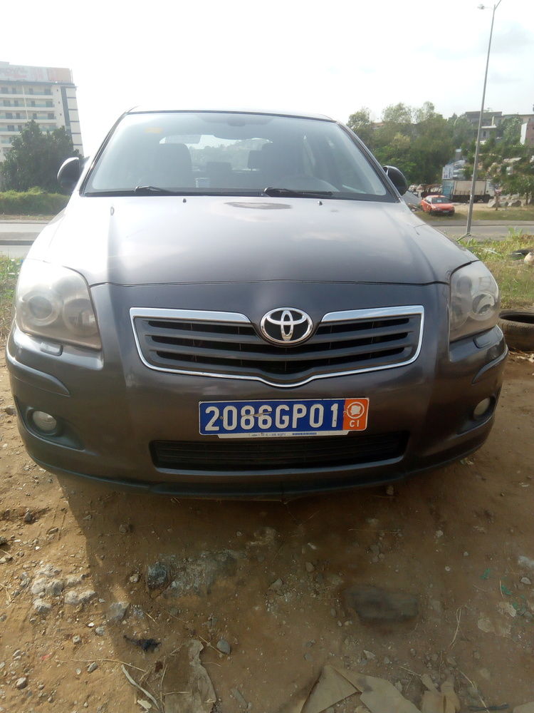 oui elle est dispo la Toyota boite automatique .