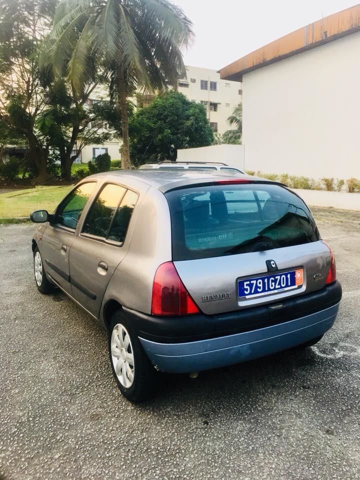 RENAULT CLIO ANNÉE 2000 ESSENCE