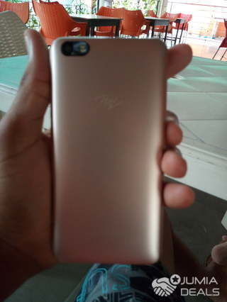 Itel A15. Jamais démonté