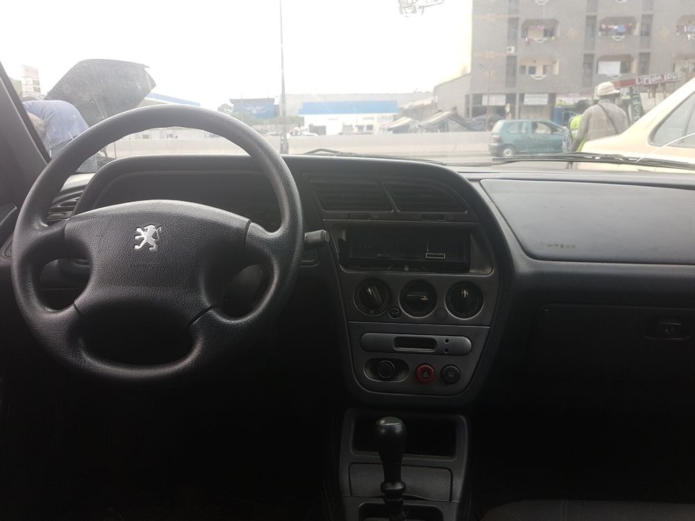 Peugeot 306 avec un nouveau moteur et une très faible consommation de carburant