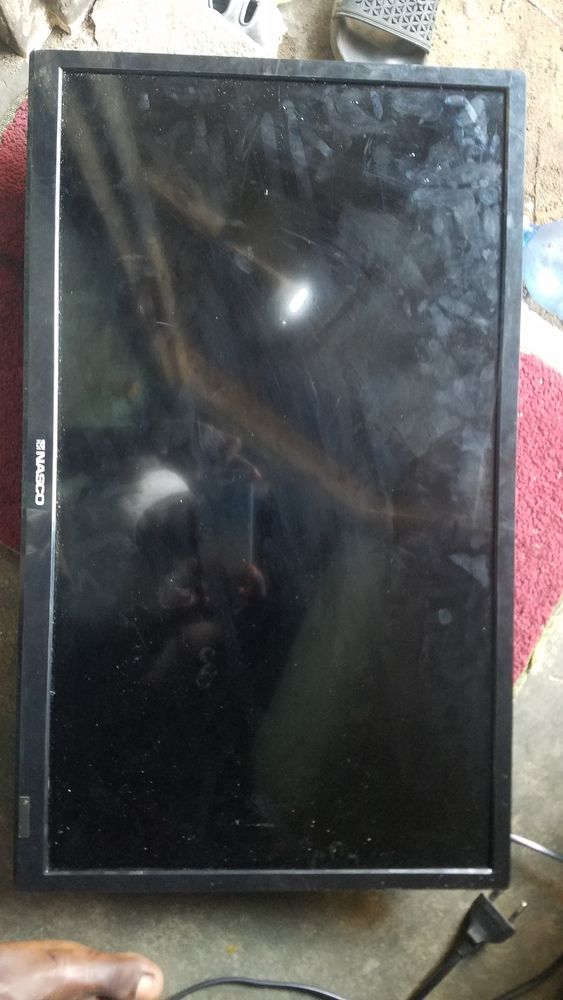 Tv nasco 24 pouces ecran cassé