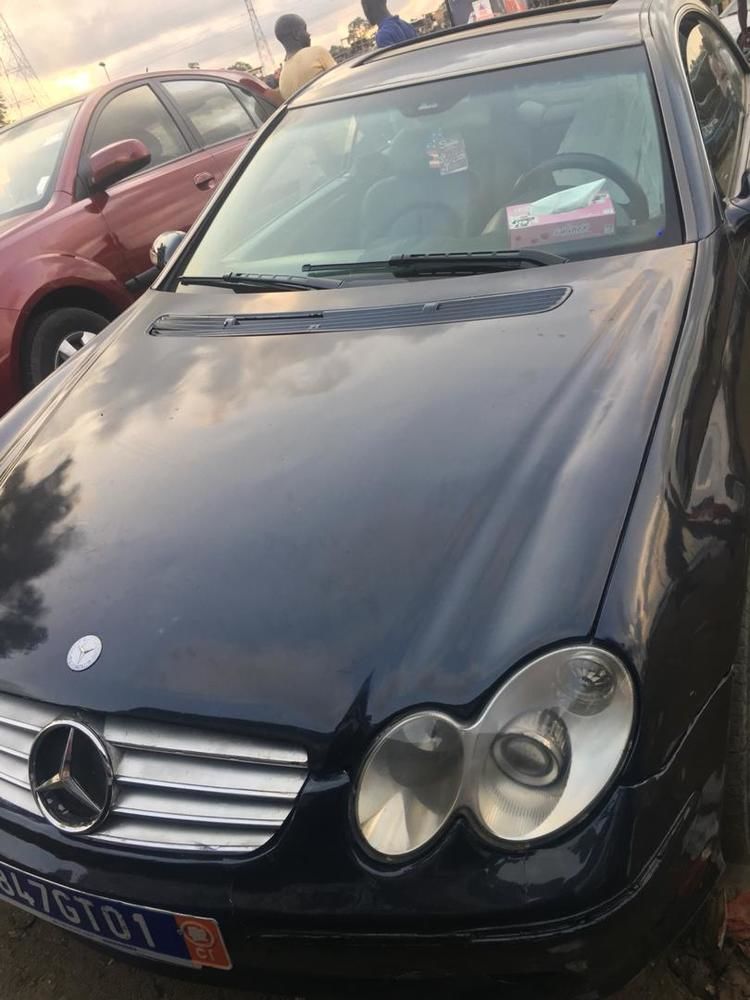 Mercedes CLK 240 en très bon état prix négociable