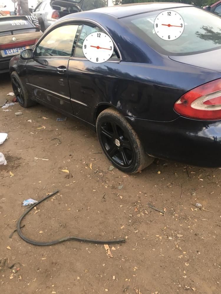Mercedes CLK 240 en très bon état prix négociable