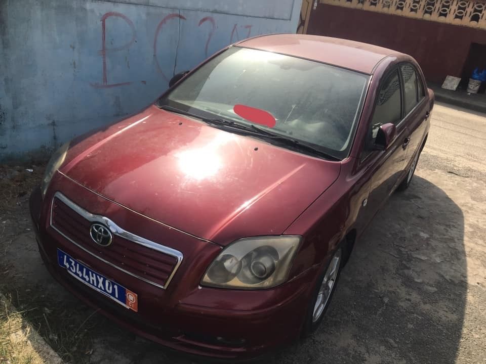 TOYOTA AVENSIS 2005 MANUELLE