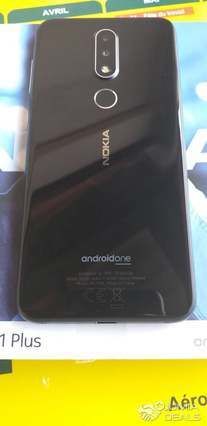 Vente d'un Nokia 6.1 plus 64gb rom 4 GB RAM  dual sim très propre presque neuf