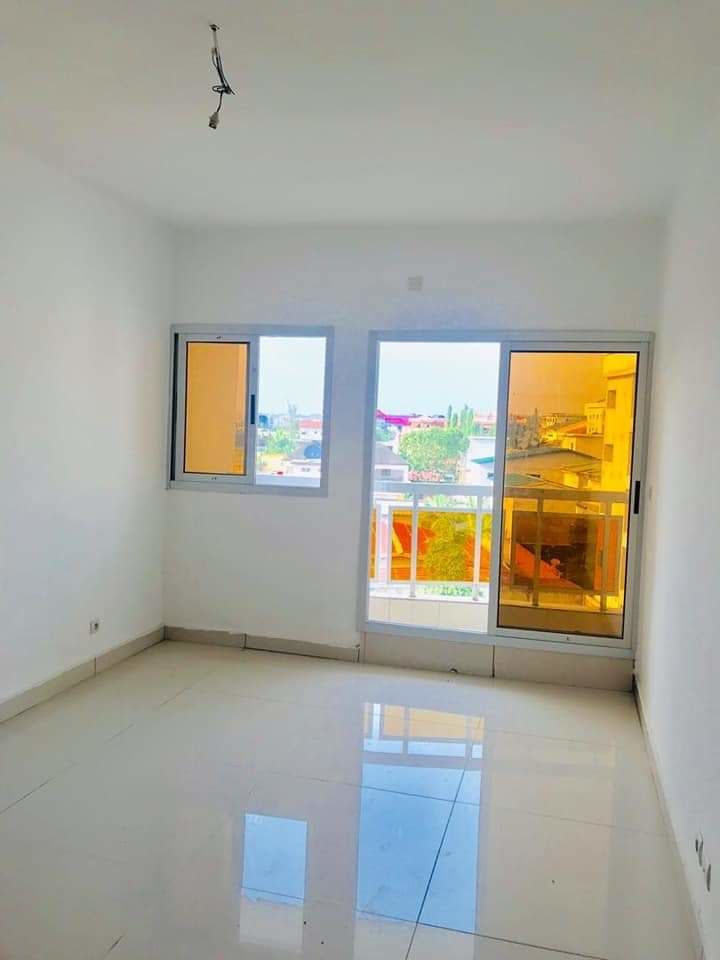 Appartenant De 3 Pièces Location - Cocody Route Abatta