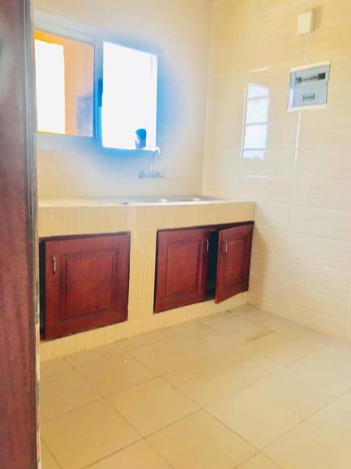 Appartenant De 3 Pièces Location - Cocody Route Abatta