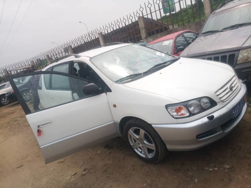 TOYOTA Pic nic super propre prix negociable