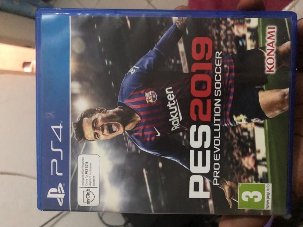 PS4 Slim nouveau avec Pes 2019