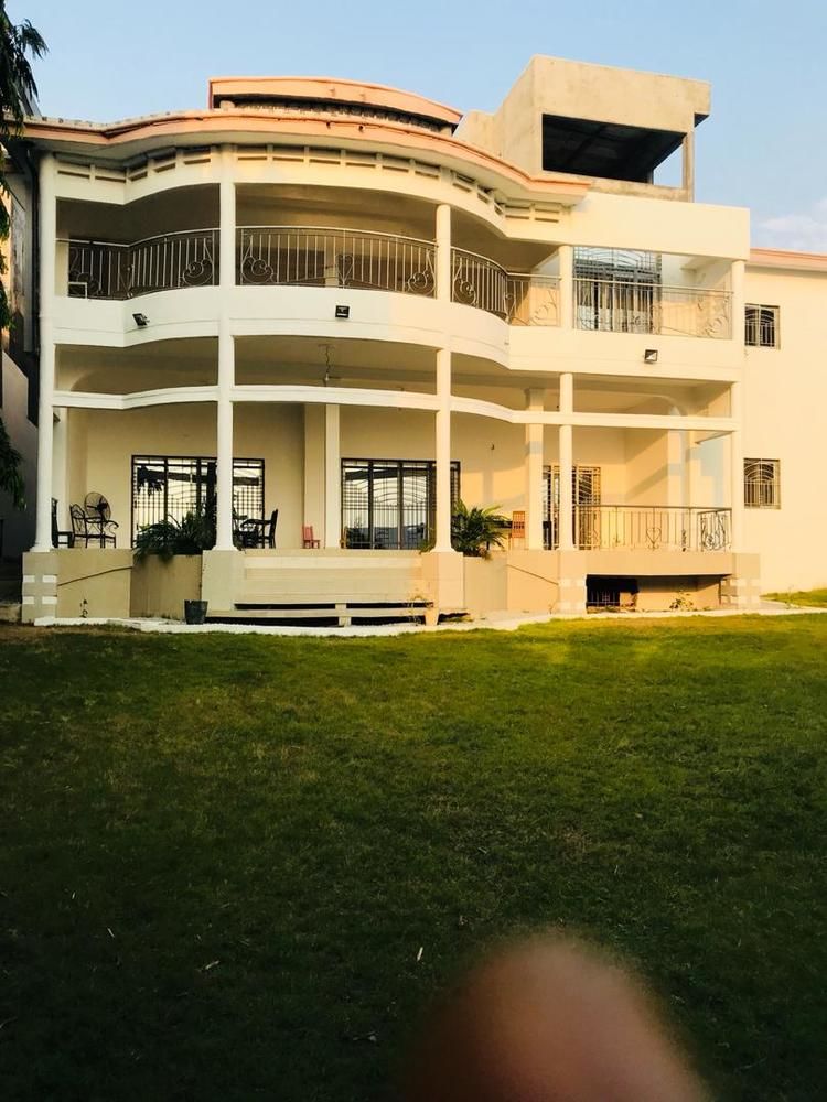 Villa Duplex Sur Un Terrain De 1000m Vendre Bingerville 