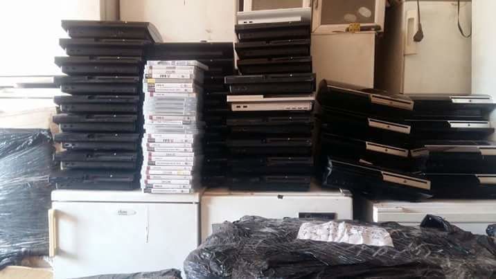 Ps3 Slim Craker+ 20 Jeux Intégrés Et 2 Manettes