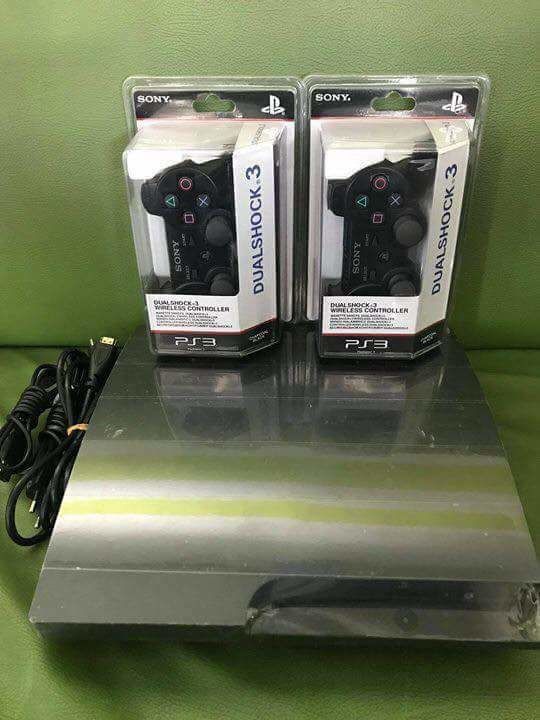 Ps3 Slim Craker+ 20 Jeux Intégrés Et 2 Manettes